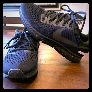 Woman’s SZ 8 Nike Air Zoom Pegasus 34 EUC